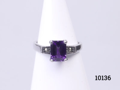 Vintage 925 sterling silver ring set with rectangle cut amethyst coloured purple crystal to the centre. Ring size P / 7.5 Main photo of ring on a conical display stand seen from the front