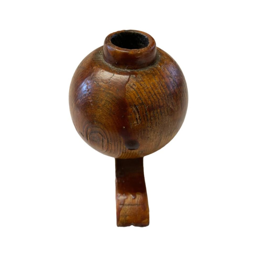 Photo of the bowl seen from the front. Looks like a wooden poppy head rather than a pipe