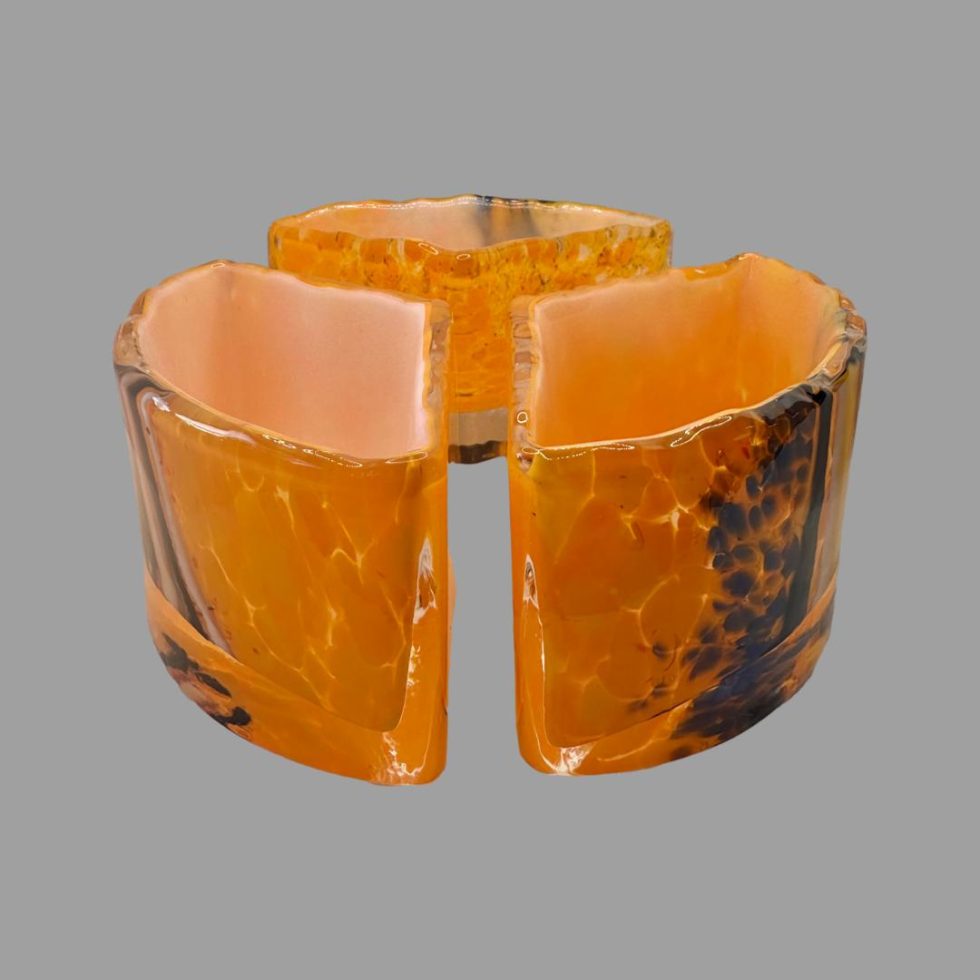 Photo of bowl still laid out in a circular form but with each segment pulled out so there is a gap in between each.