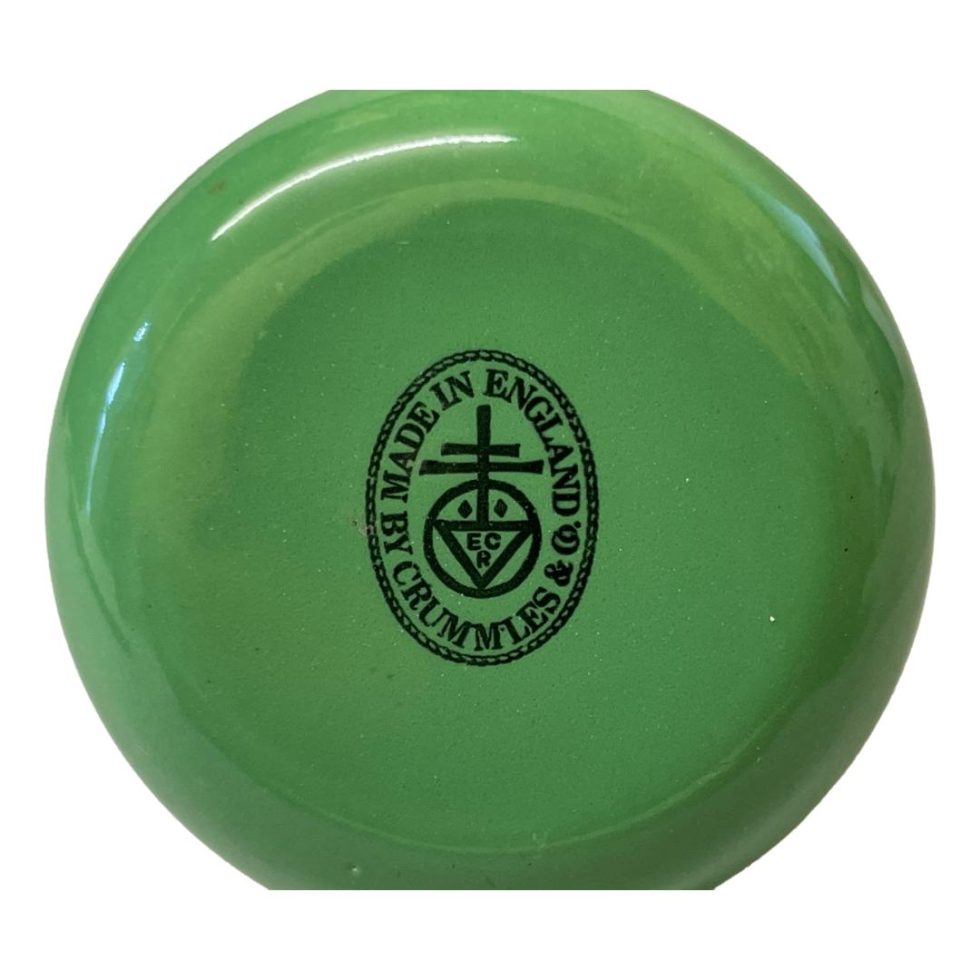 Photo of the bottom of the pot showing the makers mark.