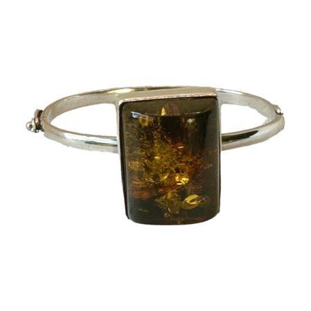 Main photo of bracelet seen with the large amber at the front. The clasp area can be seen to the left.