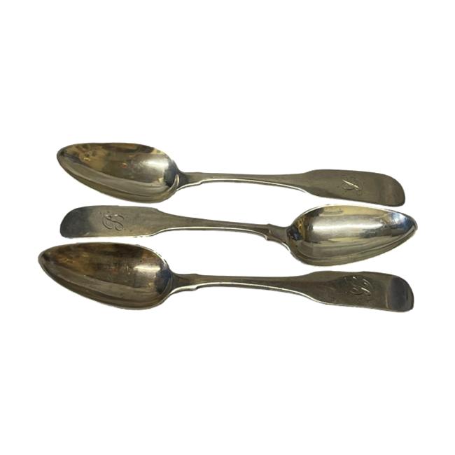 3 antique Irish sterling silver teaspoons. 3 silver teaspoons monogrammed with the letter B (or an R at a stretch!) All 3 spoons are identically hallmarked for Dublin assay c1805-1806 with makers mark JD. Bowl measures 50mm long and 30mm at widest. Main photo of the spoons laid on a flat surface top to tail.