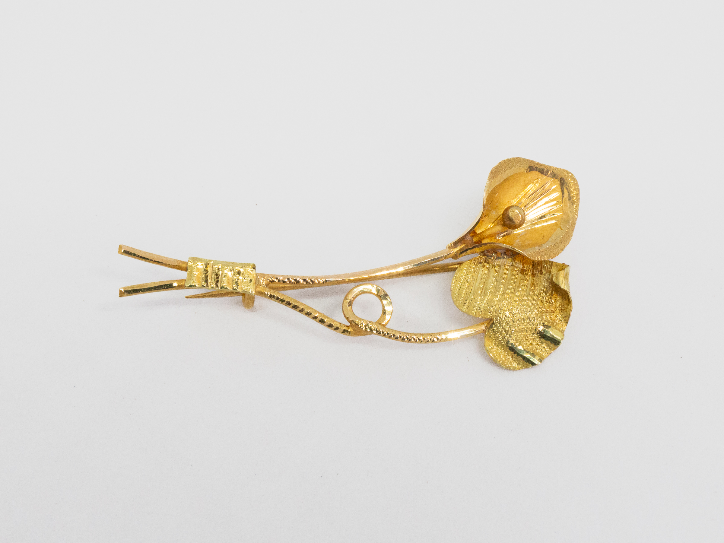 20 Karat Gold Peace Lily Brooch