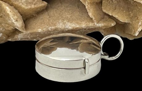 Photo of the case shown closed with the opening side in the foreground and bail on the right