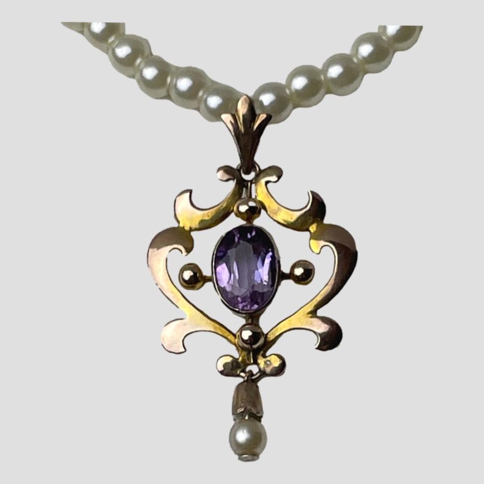 Close up photo of Edwardian gold pendant collar focusing on the pendant area. The pendant is forward facing.