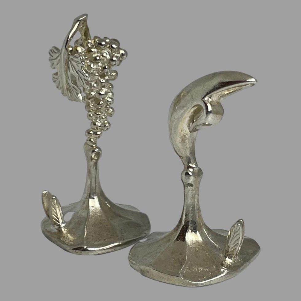 Final close up of the last 2 Italian name card holders part peeled banana on right and grapes on left.